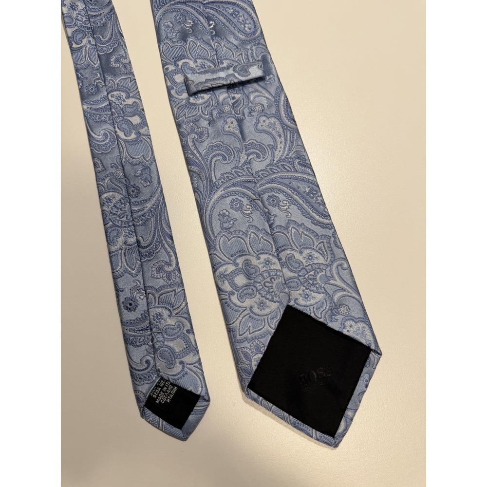 Hugo BOSS Baby Blue Paisley Floral Woven Jacquard 100% Silk Made in Italy Luxury